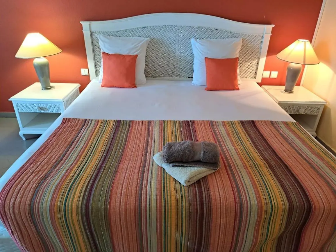 Appartement Grand Studio Vue Mer, Acces Plage, Le Gosier